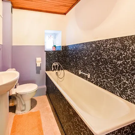 Dom wakacyjny Forestside Escape For 15 Guests, Cleaning Included Awenne